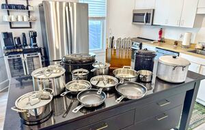 Updated Waterfront Victorian 4BR, 7 Bed- The Pearl - Colonial Beach, Virginia