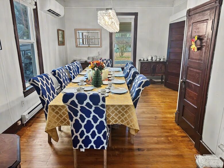 Updated Waterfront Victorian 4BR, 7 Bed- The Pearl - Colonial Beach, Virginia