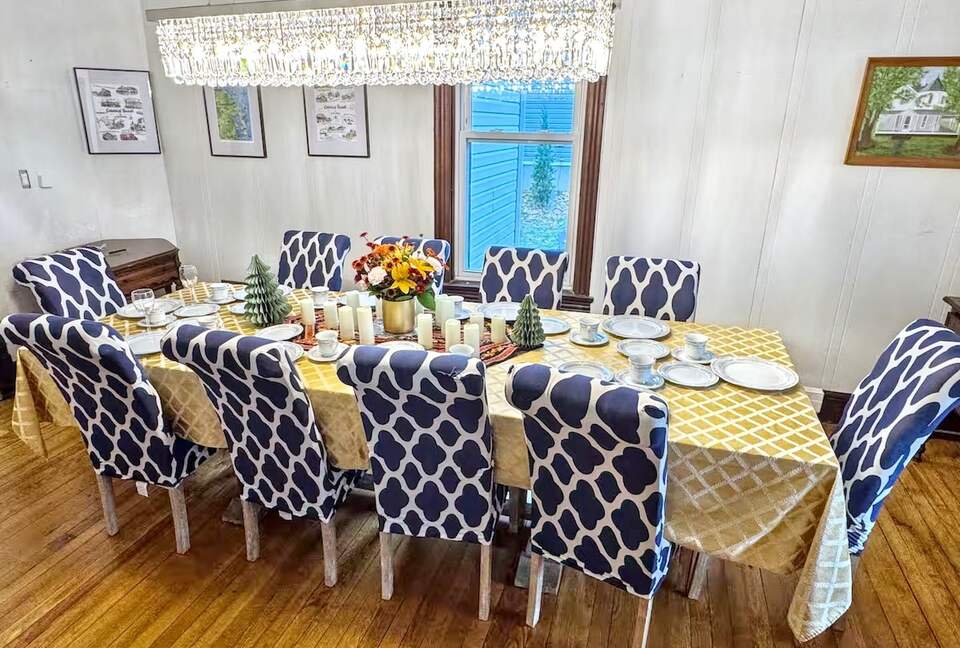 Updated Waterfront Victorian 4BR, 7 Bed- The Pearl - Colonial Beach, Virginia