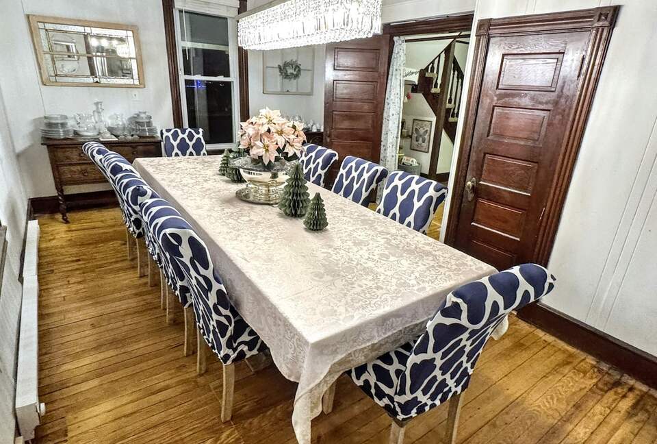 Updated Waterfront Victorian 4BR, 7 Bed- The Pearl - Colonial Beach, Virginia