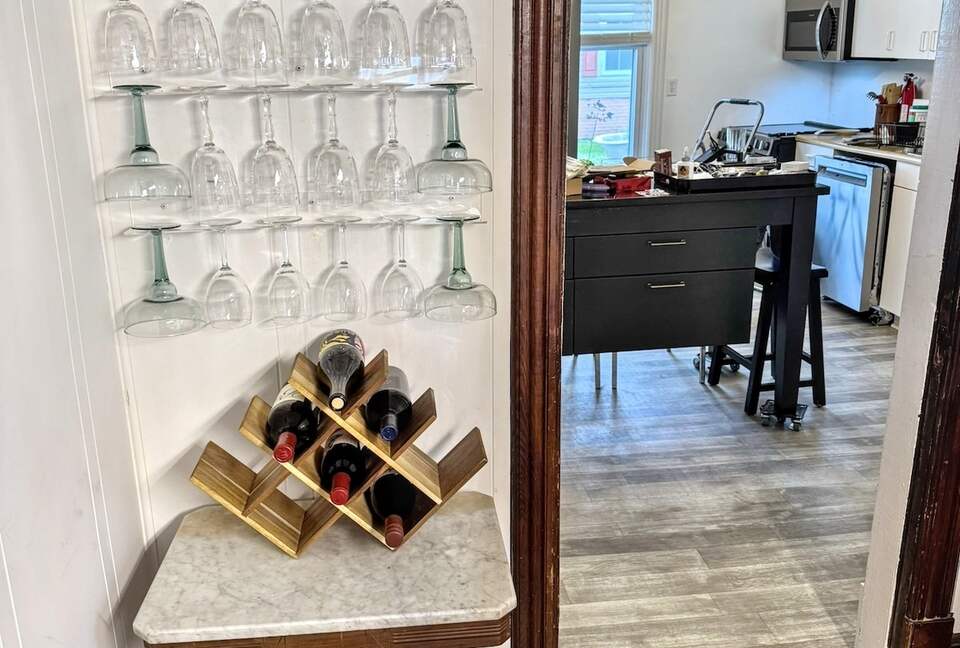 Updated Waterfront Victorian 4BR, 7 Bed- The Pearl - Colonial Beach, Virginia