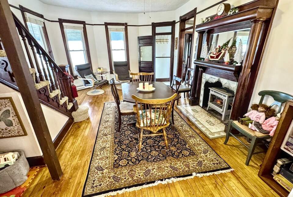 Updated Waterfront Victorian 4BR, 7 Bed- The Pearl - Colonial Beach, Virginia