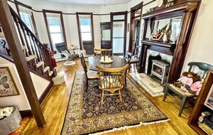 Updated Waterfront Victorian 4BR, 7 Bed- The Pearl - Colonial Beach, Virginia