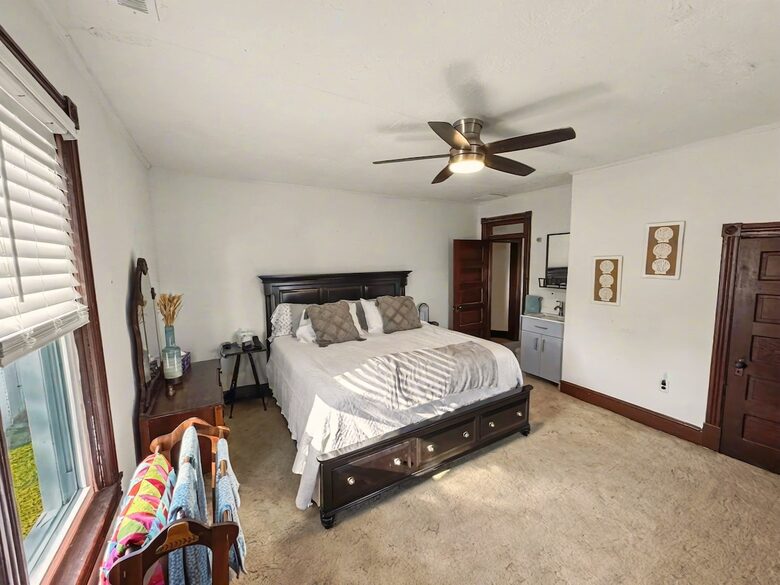 Updated Waterfront Victorian 4BR, 7 Bed- The Pearl - Colonial Beach, Virginia