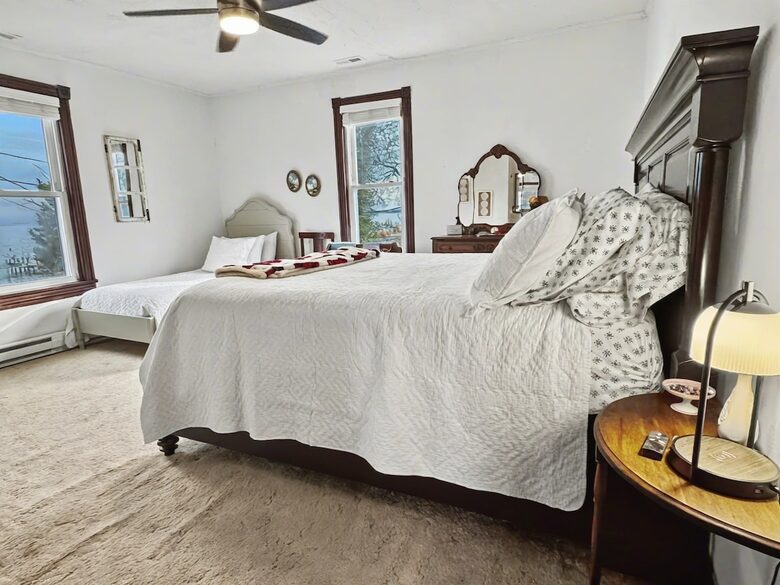 Updated Waterfront Victorian 4BR, 7 Bed- The Pearl - Colonial Beach, Virginia