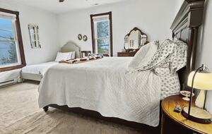 Updated Waterfront Victorian 4BR, 7 Bed- The Pearl - Colonial Beach, Virginia