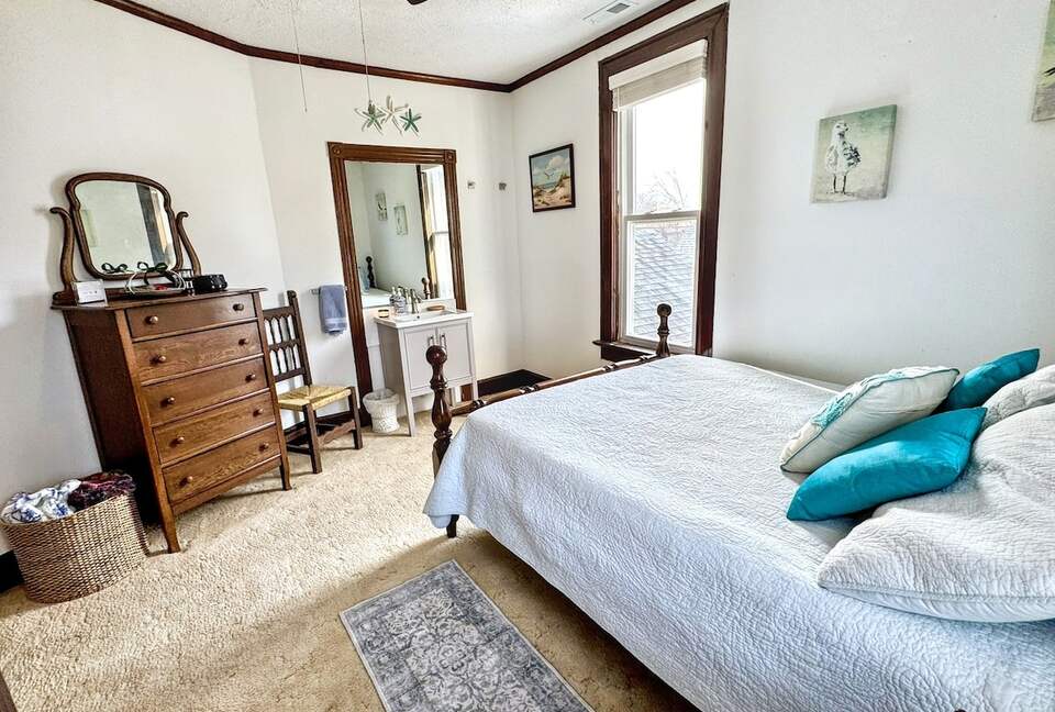 Updated Waterfront Victorian 4BR, 7 Bed- The Pearl - Colonial Beach, Virginia