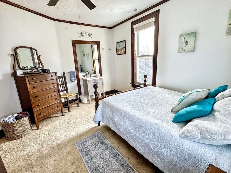 Updated Waterfront Victorian 4BR, 7 Bed- The Pearl - Colonial Beach, Virginia