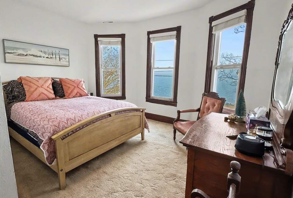 Updated Waterfront Victorian 4BR, 7 Bed- The Pearl - Colonial Beach, Virginia