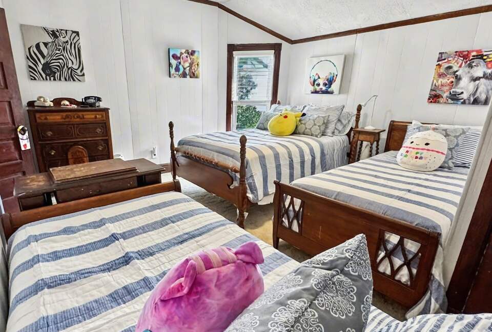 Updated Waterfront Victorian 4BR, 7 Bed- The Pearl - Colonial Beach, Virginia