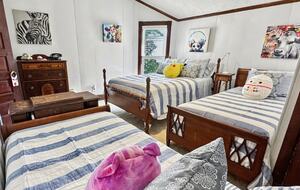 Updated Waterfront Victorian 4BR, 7 Bed- The Pearl - Colonial Beach, Virginia