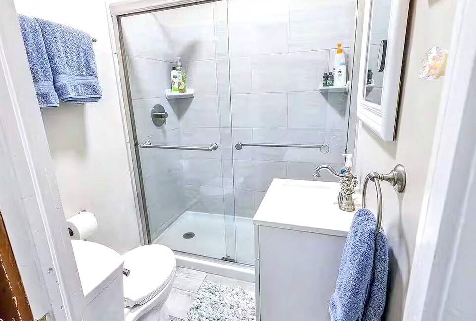 Updated Waterfront Victorian 4BR, 7 Bed- The Pearl - Colonial Beach, Virginia