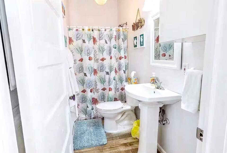 Updated Waterfront Victorian 4BR, 7 Bed- The Pearl - Colonial Beach, Virginia