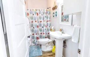 Updated Waterfront Victorian 4BR, 7 Bed- The Pearl - Colonial Beach, Virginia