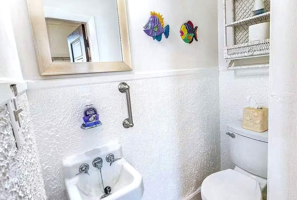 Updated Waterfront Victorian 4BR, 7 Bed- The Pearl - Colonial Beach, Virginia