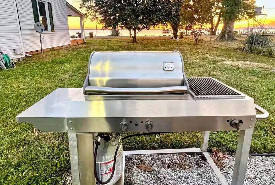 Updated Waterfront Victorian 4BR, 7 Bed- The Pearl - Colonial Beach, Virginia