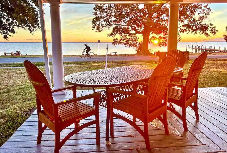 Updated Waterfront Victorian 4BR, 7 Bed- The Pearl - Colonial Beach, Virginia