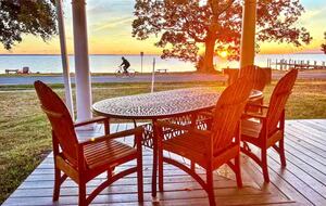 Updated Waterfront Victorian 4BR, 7 Bed- The Pearl - Colonial Beach, Virginia