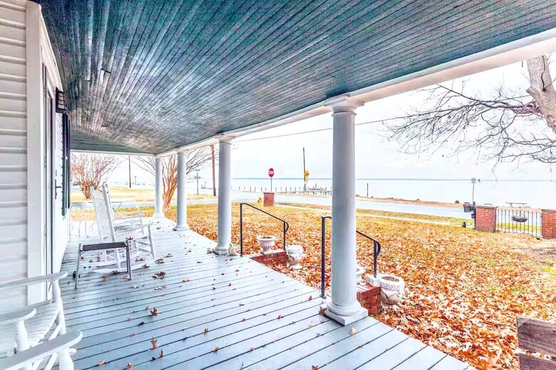 Updated Waterfront Victorian 4BR, 7 Bed- The Pearl - Colonial Beach, Virginia