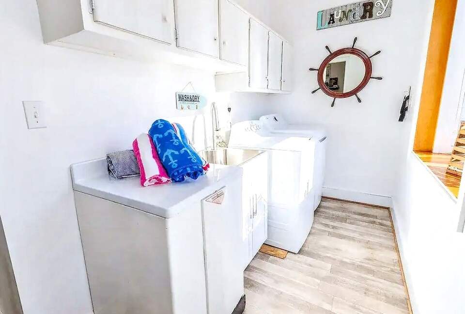 Updated Waterfront Victorian 4BR, 7 Bed- The Pearl - Colonial Beach, Virginia