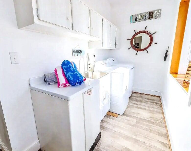 Updated Waterfront Victorian 4BR, 7 Bed- The Pearl - Colonial Beach, Virginia