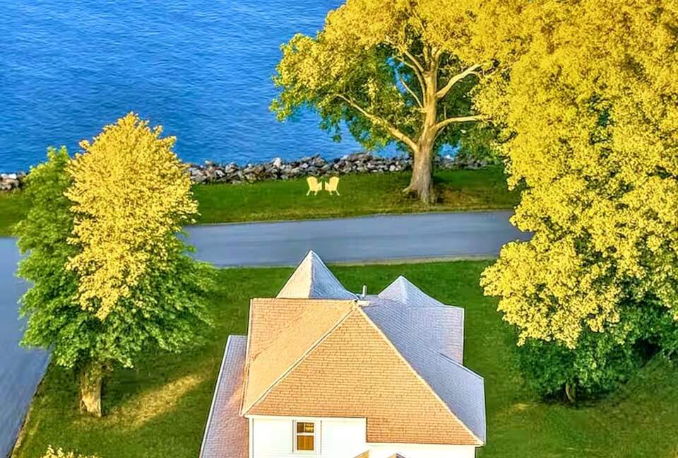 Updated Waterfront Victorian 4BR, 7 Bed- The Pearl - Colonial Beach, Virginia