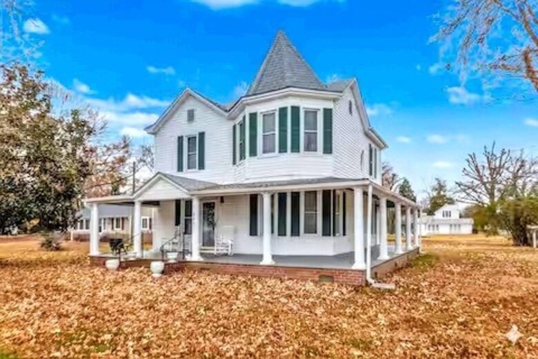 Updated Waterfront Victorian 4BR, 7 Bed- The Pearl - Colonial Beach, Virginia