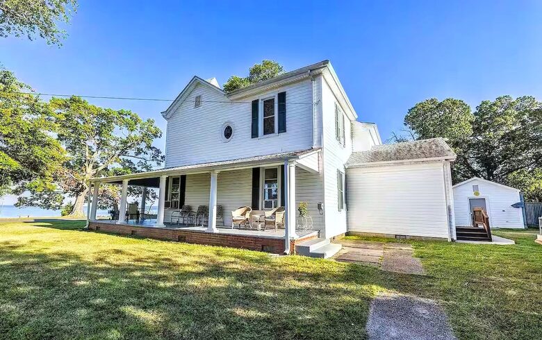 Updated Waterfront Victorian 4BR, 7 Bed- The Pearl - Colonial Beach, Virginia