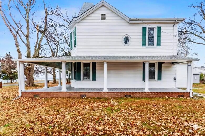 Updated Waterfront Victorian 4BR, 7 Bed- The Pearl - Colonial Beach, Virginia