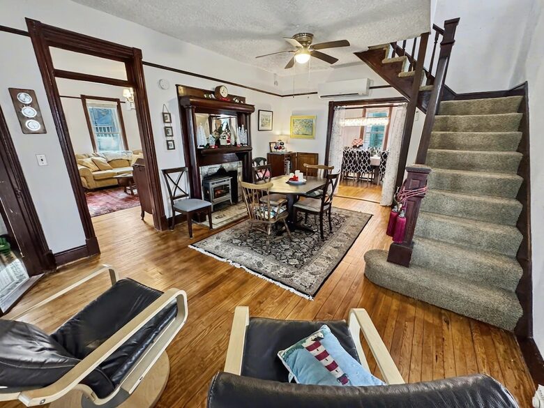 Updated Waterfront Victorian 4BR, 7 Bed- The Pearl - Colonial Beach, Virginia