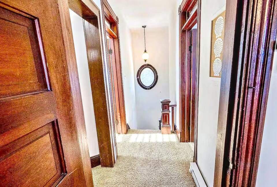 Updated Waterfront Victorian 4BR, 7 Bed- The Pearl - Colonial Beach, Virginia