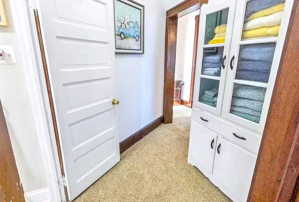 Updated Waterfront Victorian 4BR, 7 Bed- The Pearl - Colonial Beach, Virginia