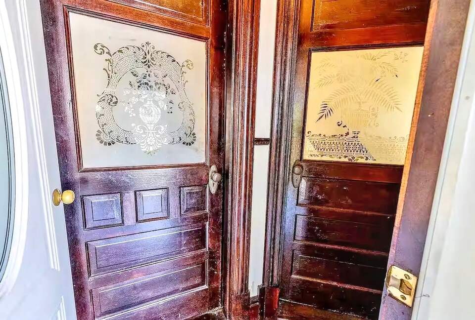 Updated Waterfront Victorian 4BR, 7 Bed- The Pearl - Colonial Beach, Virginia