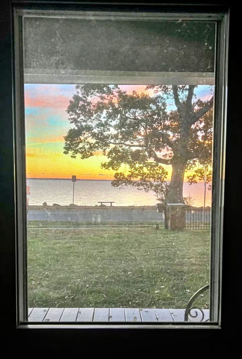 Updated Waterfront Victorian 4BR, 7 Bed- The Pearl - Colonial Beach, Virginia