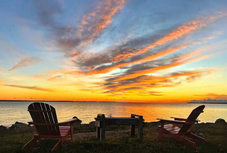 Updated Waterfront Victorian 4BR, 7 Bed- The Pearl - Colonial Beach, Virginia