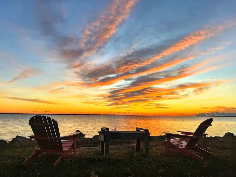 Updated Waterfront Victorian 4BR, 7 Bed- The Pearl - Colonial Beach, Virginia