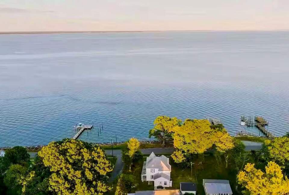 Updated Waterfront Victorian 4BR, 7 Bed- The Pearl - Colonial Beach, Virginia