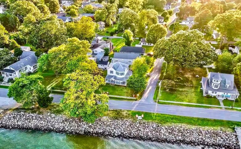 Updated Waterfront Victorian 4BR, 7 Bed- The Pearl - Colonial Beach, Virginia