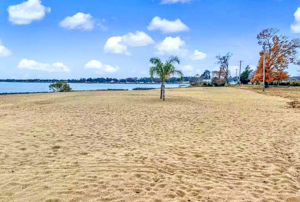 Updated Waterfront Victorian 4BR, 7 Bed- The Pearl - Colonial Beach, Virginia