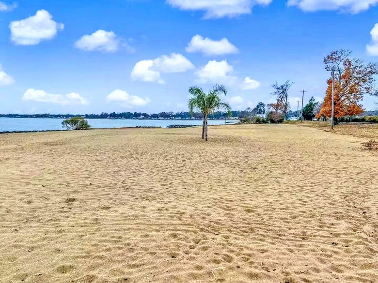 Updated Waterfront Victorian 4BR, 7 Bed- The Pearl - Colonial Beach, Virginia