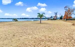 Updated Waterfront Victorian 4BR, 7 Bed- The Pearl - Colonial Beach, Virginia