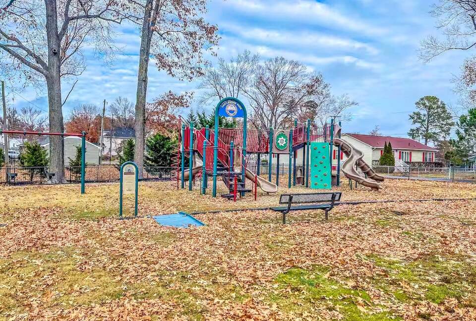 Updated Waterfront Victorian 4BR, 7 Bed- The Pearl - Colonial Beach, Virginia