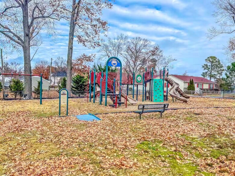 Updated Waterfront Victorian 4BR, 7 Bed- The Pearl - Colonial Beach, Virginia