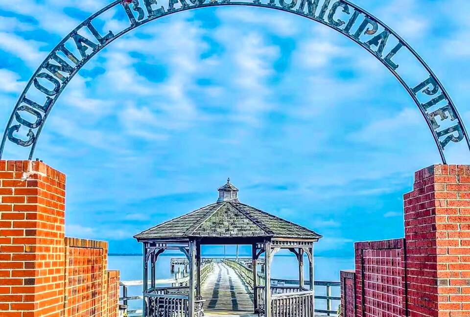 Updated Waterfront Victorian 4BR, 7 Bed- The Pearl - Colonial Beach, Virginia