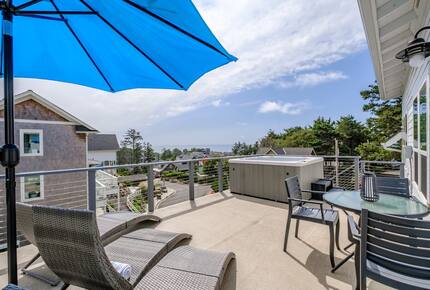 Elevated Lincoln City Oceanview Escape - Lincoln City, Oregon