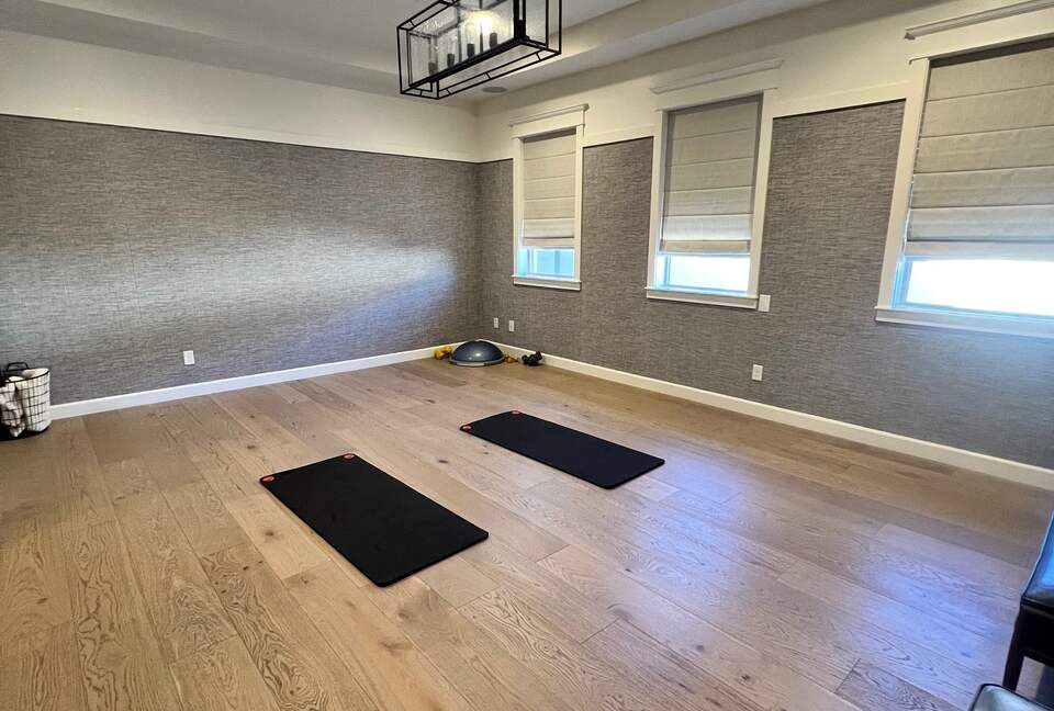 Yoga/exercise room