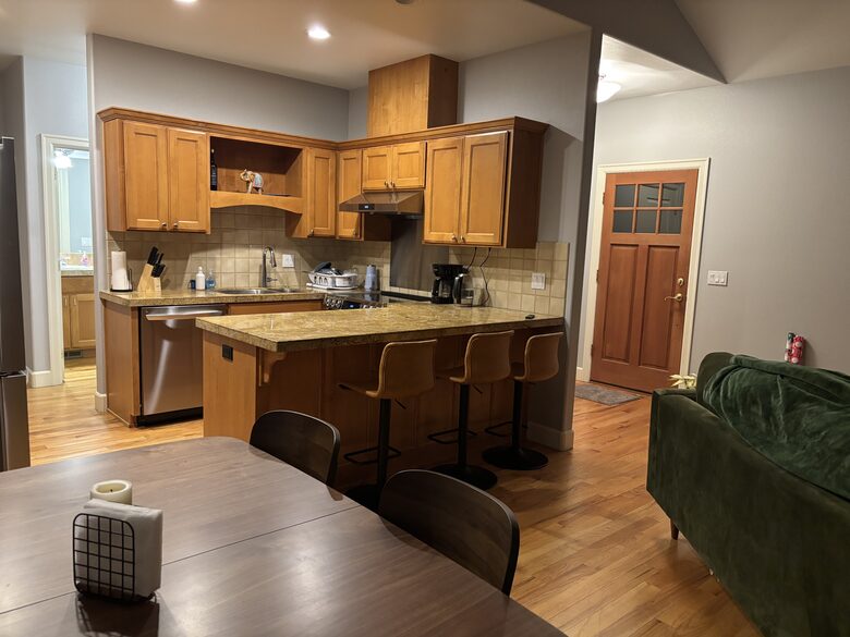 Cozy Wooded Getaway Close to Mt. Bachelor - Bend, Oregon