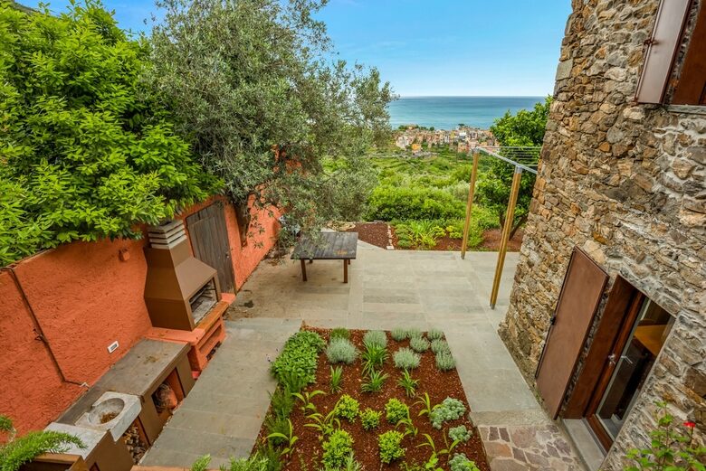 A Stone House Along the Sentiero Azzurro - Corniglia, Italy