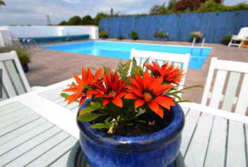 Stylish Coastal Escape Surrounded by Nature - Milford Haven, United Kingdom