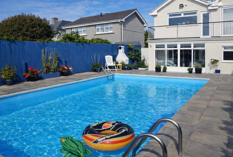 Stylish Coastal Escape Surrounded by Nature - Milford Haven, United Kingdom